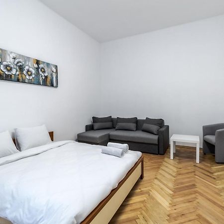 City Shalom Apartment Лвив Екстериор снимка