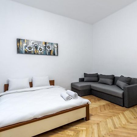 City Shalom Apartment Лвив Екстериор снимка