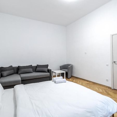 City Shalom Apartment Лвив Екстериор снимка